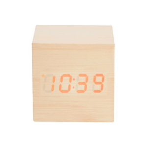 MK120, RELOJ TIME CUBE(Reloj de madera con LED. Funciones: hora. alarma (se pueden programar 3 alarmas). calendario y temperatura. Baterías (3 pilas AAA) no incluidas. Incluye caja individual.)
