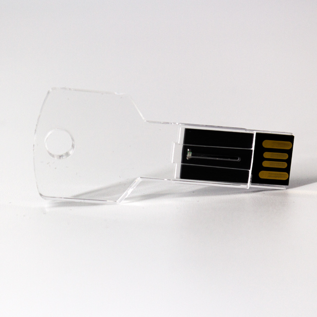USB124, MEMORIA USB LLAVE
Memoria USB LLAVE TRANSPARENTE
Capacidad 8 GB. Enciende en color rojo al conectarse.